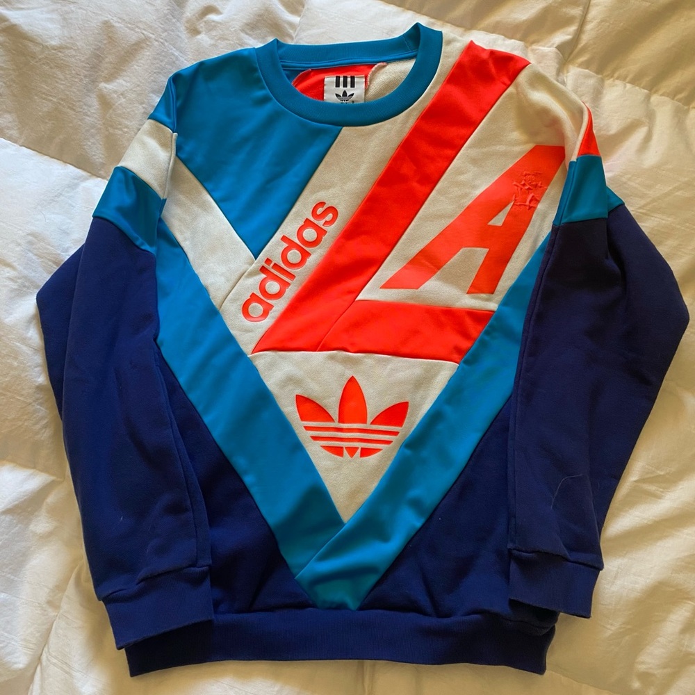 Adidas color wave sweatshirt .
